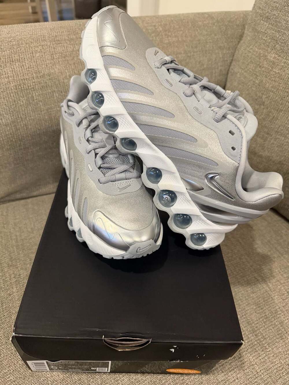 Nike Air Max DN8 GS Wolf Grey Metallic Silver Size 5Y